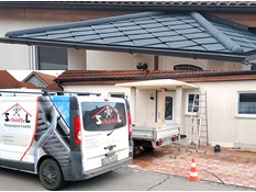 Montage eines Vordaches 